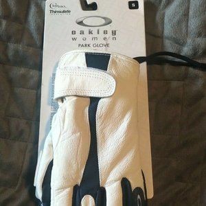 Oakley Women's NWT Park Gloves ~ 2011 Version